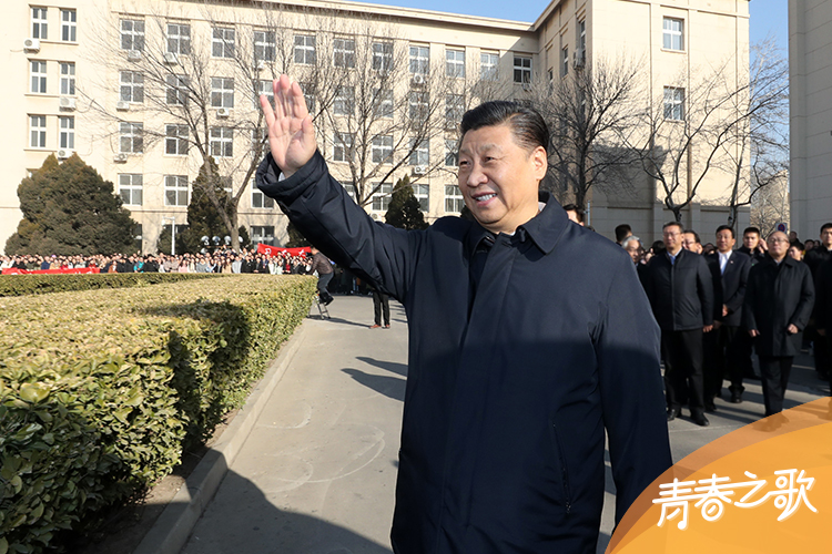 2019年1月17日，習(xí)近平在天津南開大學(xué)向?qū)W生揮手致意。